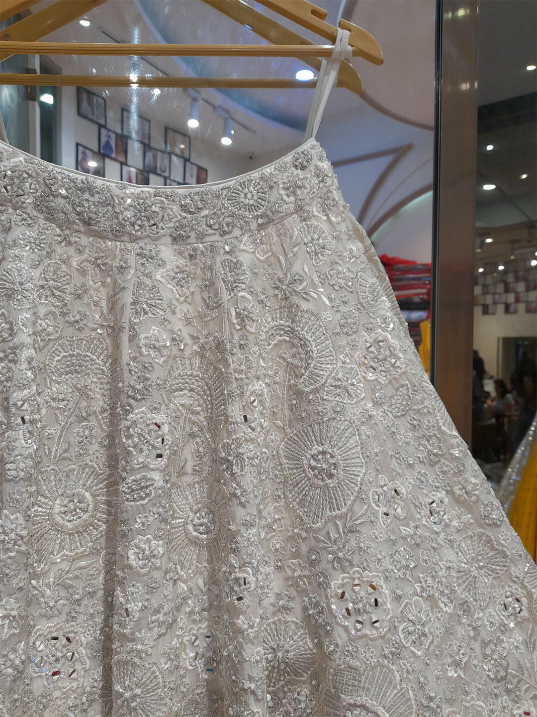 THE ELEGANT WHITE LEHENGA CHOLI shreedesignersaree